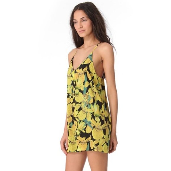 Alice + Olivia Dresses & Skirts - LAST CHANCE! Alice + Olivia Floral Fierra Dress